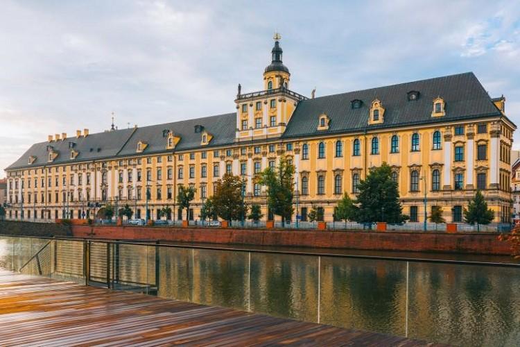 Trwają szczepienia pracowników akademickich. Kolejnym krokiem szczepienia studentów