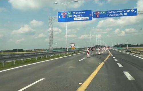 Gnój na autostradzie A4 i AOW. Utrudnienia w ruchu