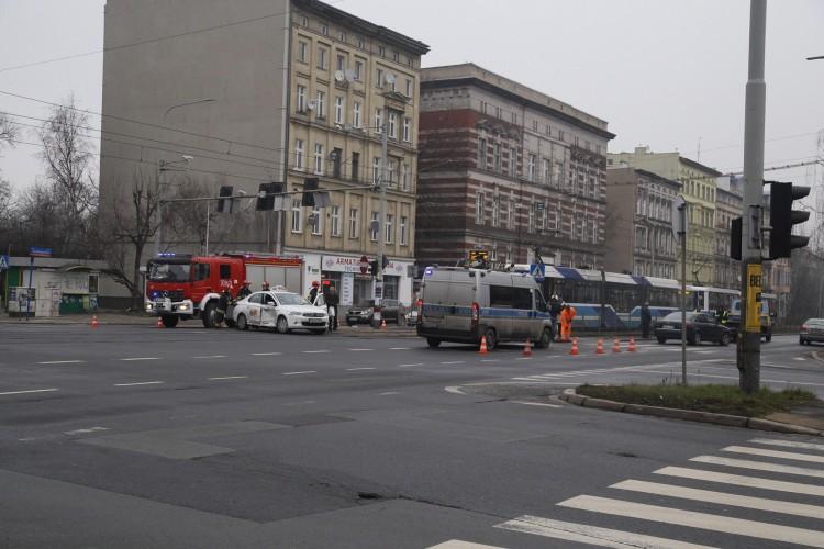Citroen wjechał w wózek. Małe dziecko ma uraz głowy [ZDJĘCIA]