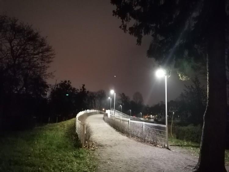 Wrocław: Popularne miejsce rekreacji bezpieczniejsze. Stanęło tam 168 latarni