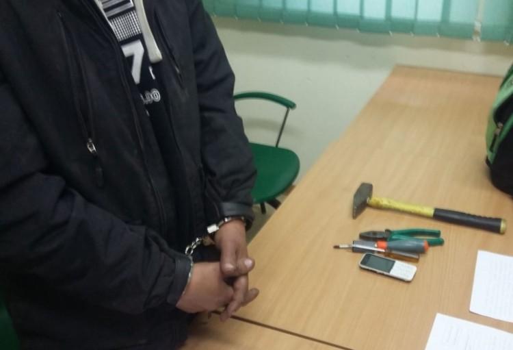 Wrocławskie policjantki po godzinach zatrzymały samochodowego włamywacza
