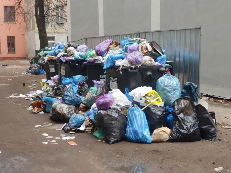 Wrocław unieważnia przetarg na wywóz śmieci. Bo było za drogo. Ale rachunków mieszkańcom nie obniży
