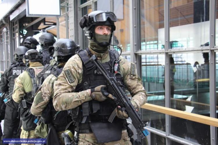 Mnóstwo policji i wyłączenie z ruchu ulicy w centrum. Spokojnie, to tylko ćwiczenia