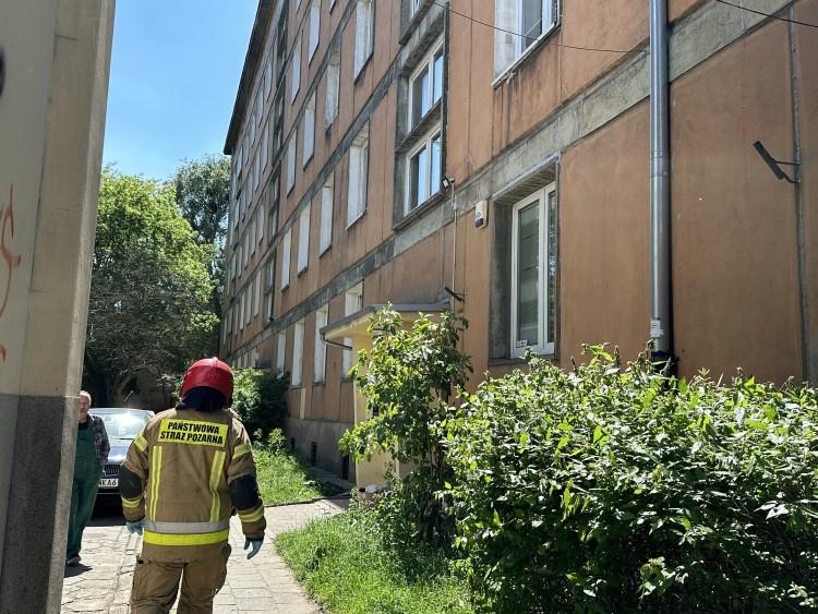 Wrocław: Pożar mieszkania na Tęczowej. Jedna osoba ranna