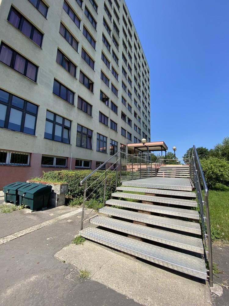 Remont akademika za 15 mln zł. Ze względu na epidemię uczelnia rezygnuje z wieloosobowych pokojów [ZDJĘCIA]