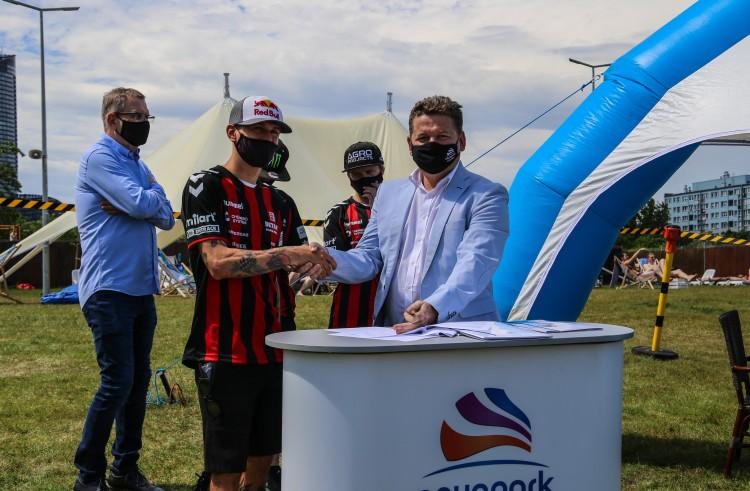 Kooperacja wodno-żużlowa. Aquapark Wrocław sponsorem największych gwiazd Betard Sparty!