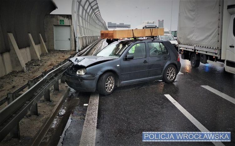 Spore utrudnienia na AOW. Zderzyły się cztery samochody [ZDJĘCIA]