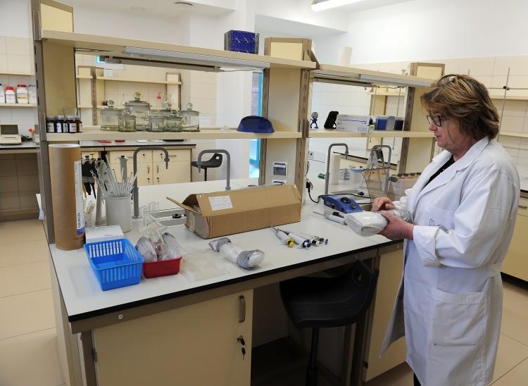 Remont uczelni. Laboratoria chemiczne zastąpiły dziecięcy OIOM [ZDJĘCIA]