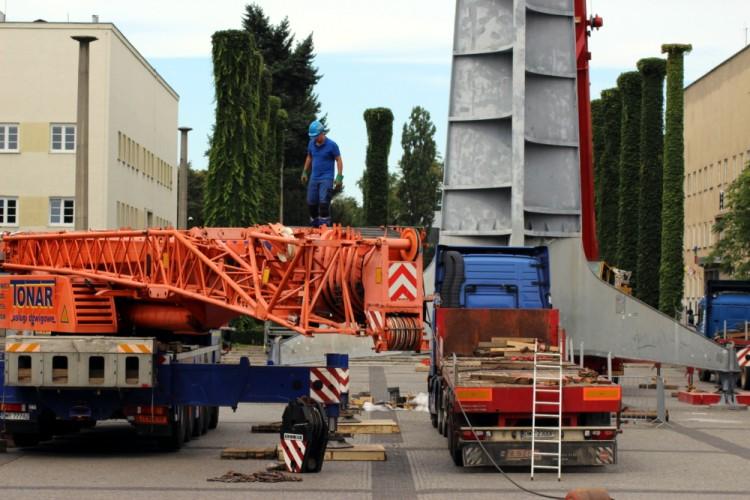 Do trzech razy sztuka. Dzisiaj położą Iglicę?