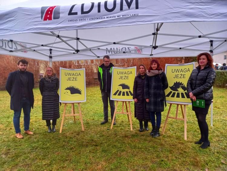 Wrocław: Przy ulicach zawisną nowe znaki: „Uwaga jeże”