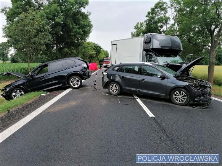Tragiczny karambol ośmiu pojazdów i blokada drogi. Są zabici i ranni