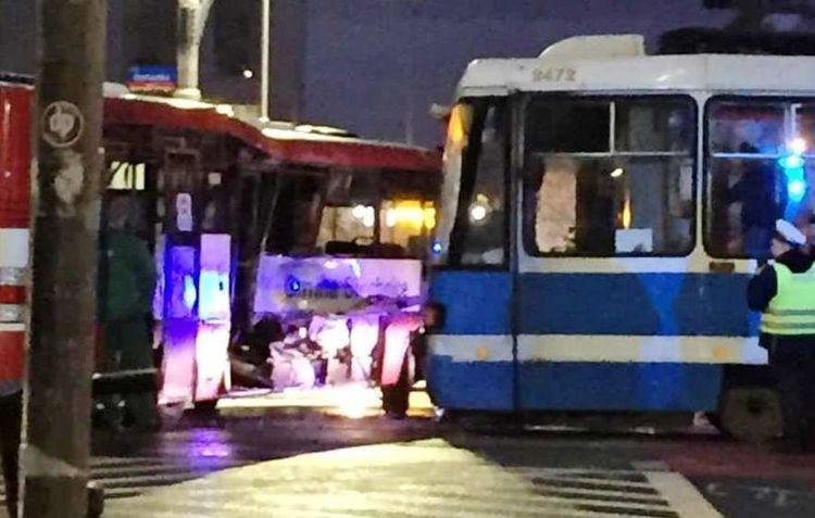Wrocław: Wypadek koło Wroclavii. Autobus zderzył się z tramwajem