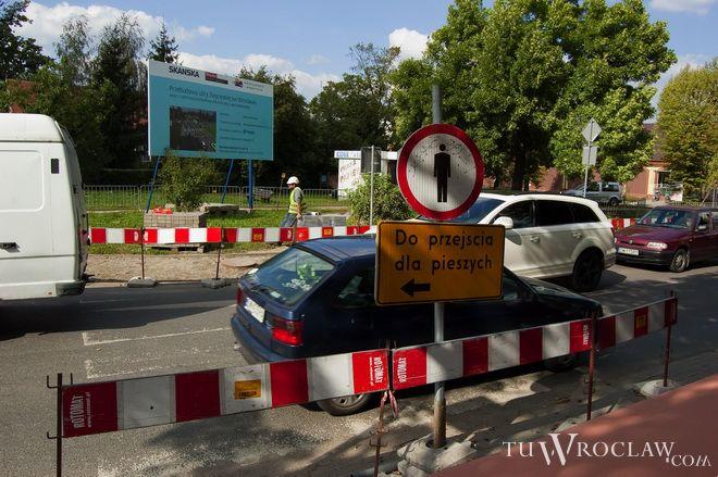 Drogowcy przebudowują sięgacz jednej z ulic na Pilczycach