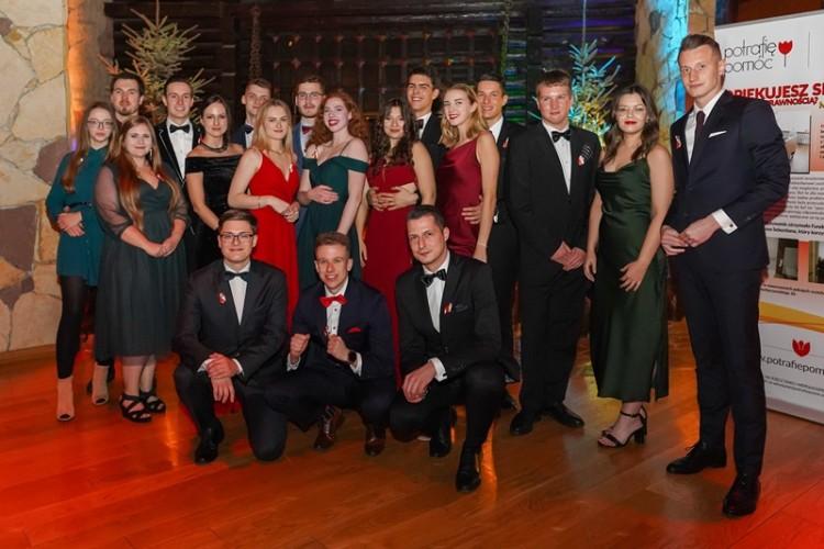 Charytatywny Bal Niepodległości. Bawili się i zebrali 30 tys. zł dla paraolimpijczyków [ZDJĘCIA]