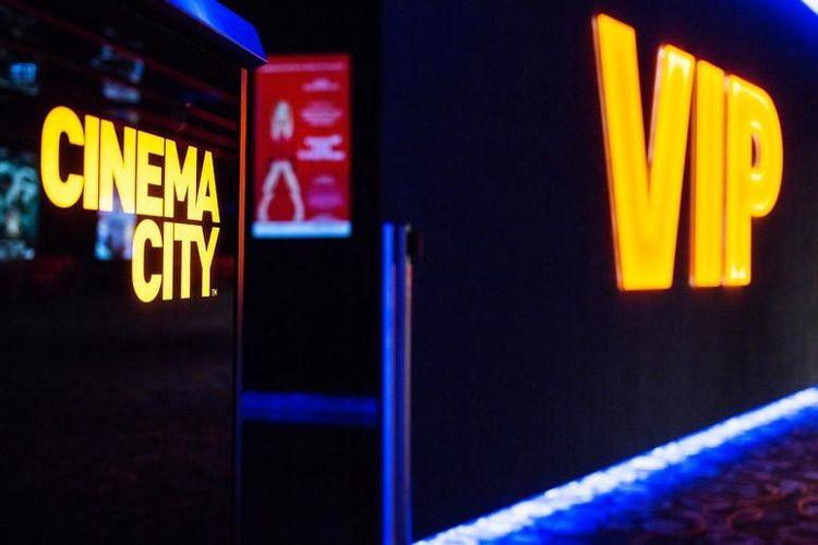 Kino z domieszką luksusu i jedzeniem bez ograniczeń [WIDEO]