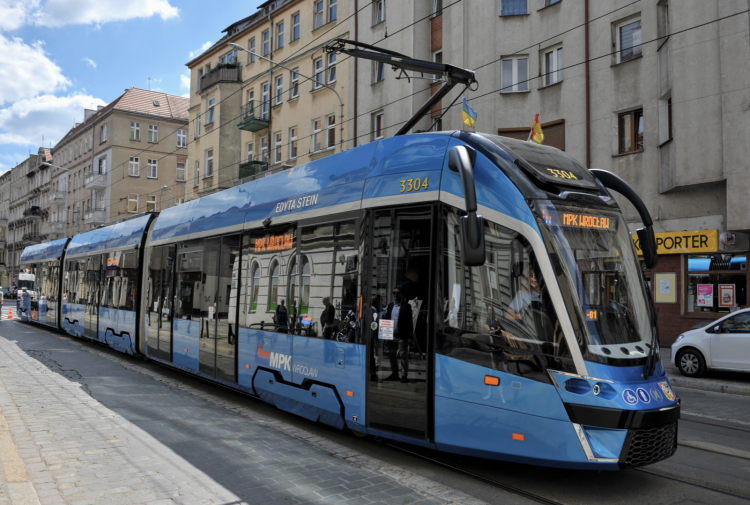 MPK wstrzymało ruch na prawie pół godziny, bo prezes nadawał nazwę tramwajowi