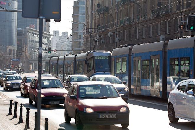 Korki we Wrocławiu większe niż zwykle. Winna ulewa?