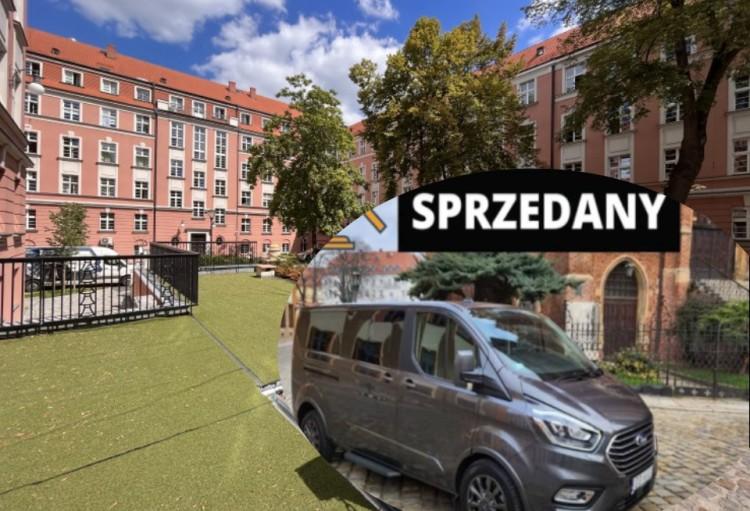 Wrocław: W urzędzie miejskim działał tajny komis samochodowy