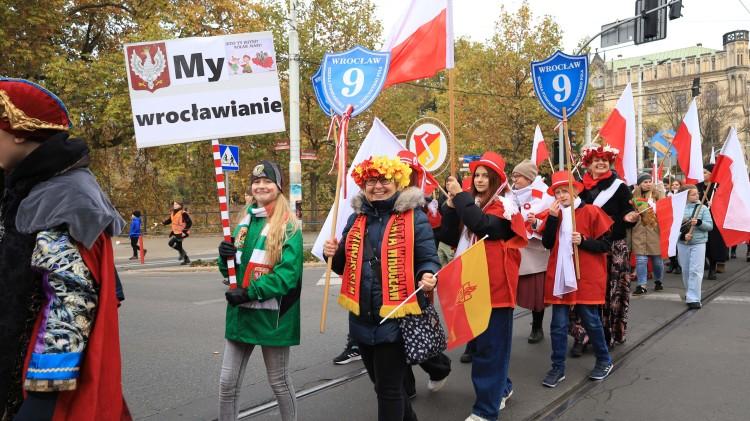 Radosna Parada Niepodległości we Wrocławiu [ZDJĘCIA]