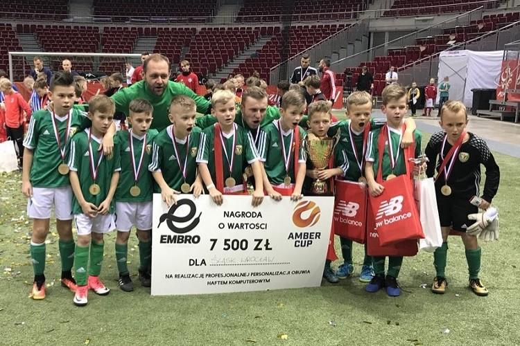 Młodzi piłkarze Śląska wygrywają dziecięcy turniej Amber Cup 2018