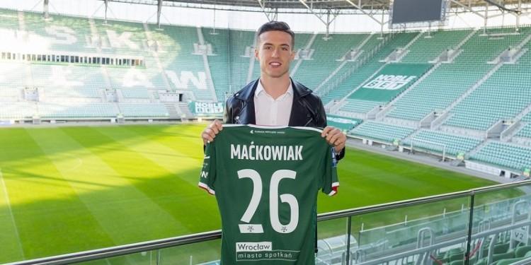 Utalentowany lewy obrońca wskakuje na pokład. Mateusz Maćkowiak w Śląsku Wrocław!