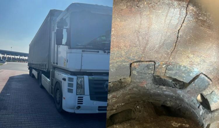 Zdezelowanym tirem jechał autostradą. Auto nie nadawało się do jazdy