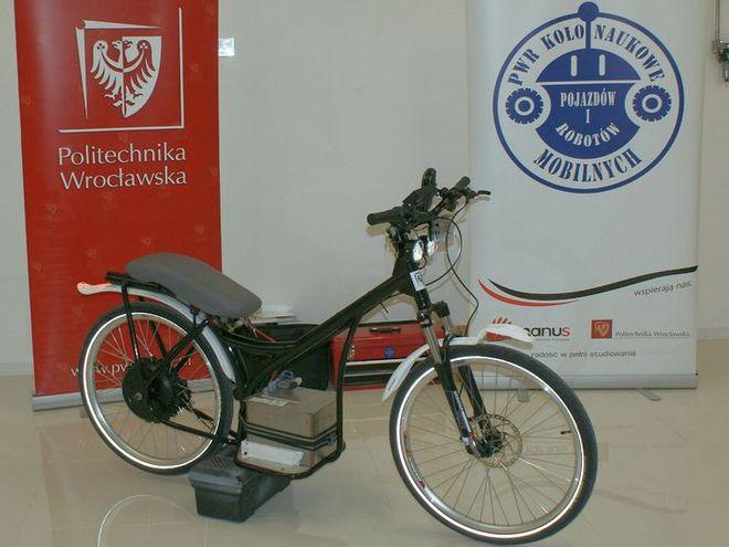 Lekki Motocykl Elektryczny zbudowany przez studentów z Wrocławia zrobił furorę w Hiszpanii