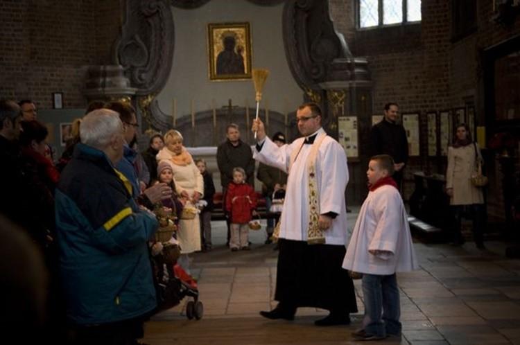 Wielka Sobota bez święcenia pokarmów. Arcybiskup radzi, jak samemu pobłogosławić „święconkę” w domu