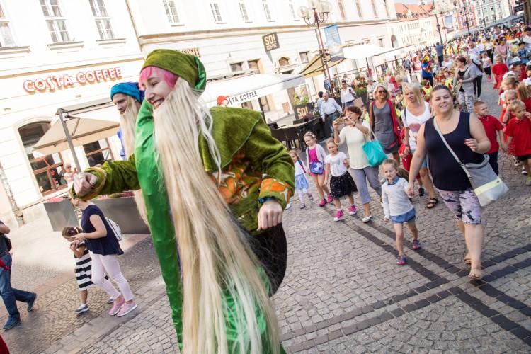 We Wrocławiu rozpoczął się Międzynarodowy Festiwal Krasnoludków [ZDJĘCIA Z PARADY]