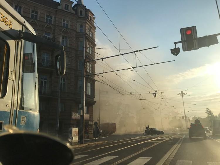 Kłęby dymu na placu Bema. Co się paliło?