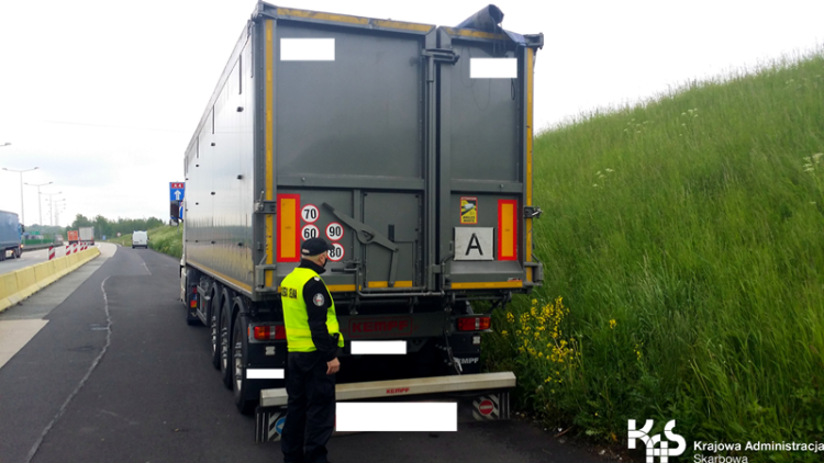 Znów wieźli śmieci z Niemiec. Do Polski miało trafić 25 ton odpadów