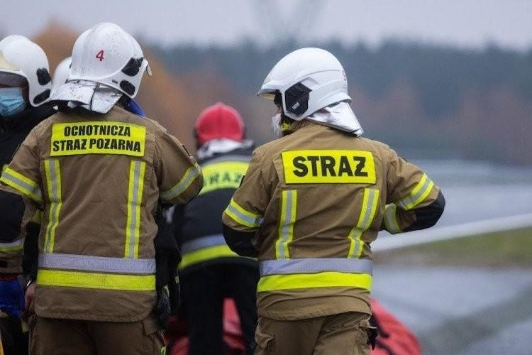 W ciężarówce pękła opona. Kierowca wjechał do rowu na A4