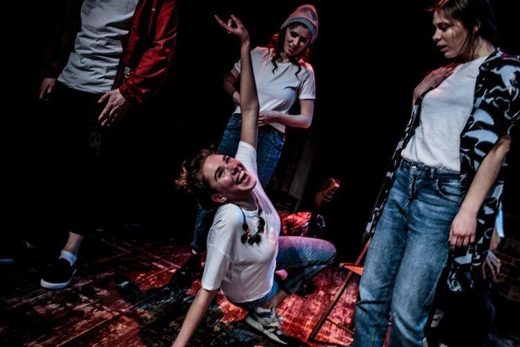 „Problemy, które są nam bliskie”. Fenomen teatru na faktach [WIDEO]