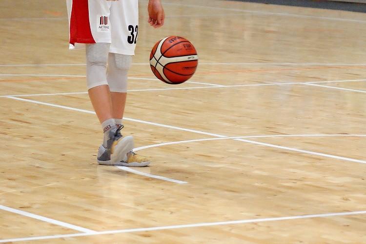 Koszykarskie derby Wrocławia zakończone bójką z udziałem kibiców