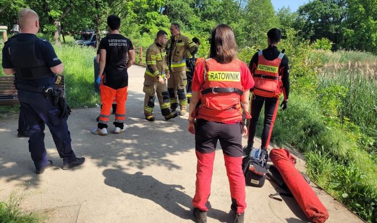 Tragedia we Wrocławiu. Człowiek utonął w stawie