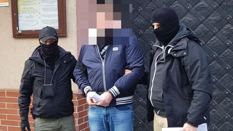 Wrocławscy policjanci złapali groźnego gangstera. Znaleźli go aż w Nowym Sączu