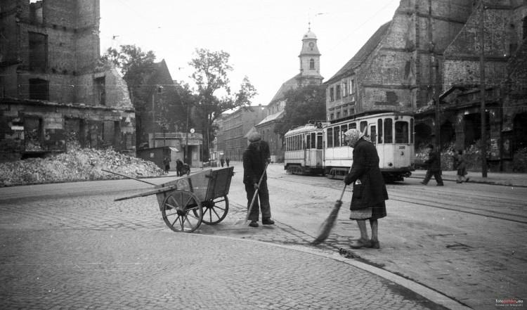 Tak wyglądał Wrocław zaraz po wojnie. Znasz te miejsca!