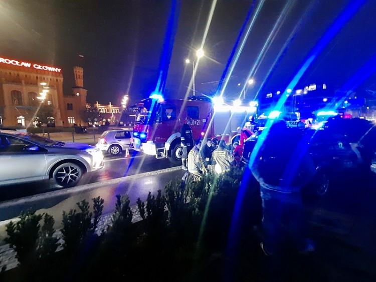 Wrocław: wypadek w centrum. Zmarł kierowca taksówki [ZDJĘCIA]
