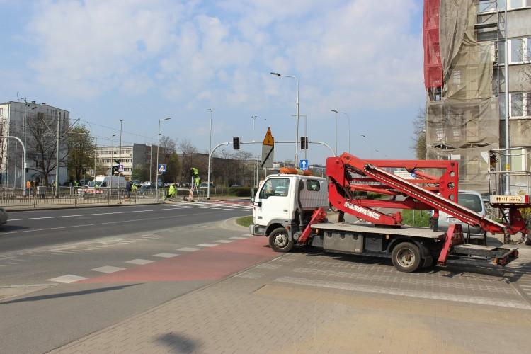Nowe przejście dla pieszych na Legnickiej oddane do użytku przed terminem [ZDJĘCIA]
