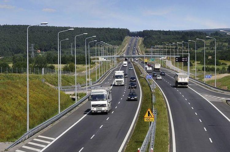 Pięć ciężarówek zderzyło się na A4