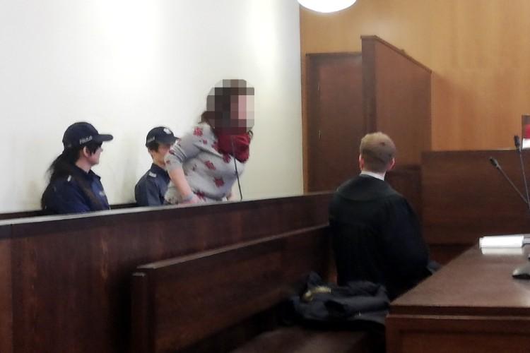 Ruszył proces matki, która pobiła dziecko na Muchoborze. „Kopała je tak, jak się gniecie robaka”