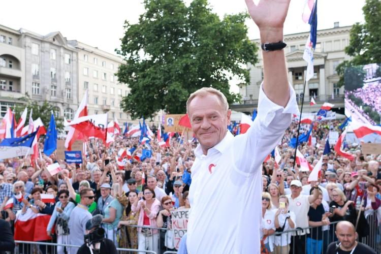Donald Tusk na Dolnym Śląsku. A razem z nim wszyscy posłowie i senatorowie KO