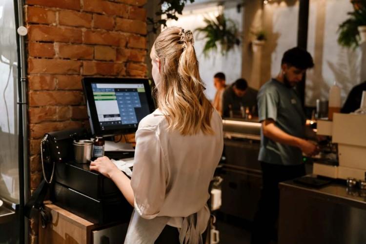 Znany wrocławski bloger kulinarny wyszedł z restauracji bez płacenia. 