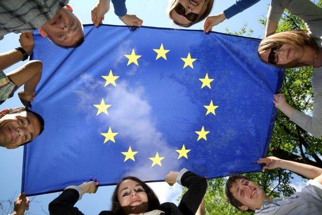 Parlament i Komisja Europejska w Dolnośląskiej Szkole Wyższej