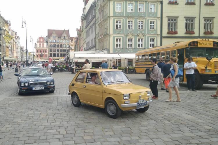 Pokaz samochodów MotoClassic na wrocławskim Rynku [ZDJĘCIA]