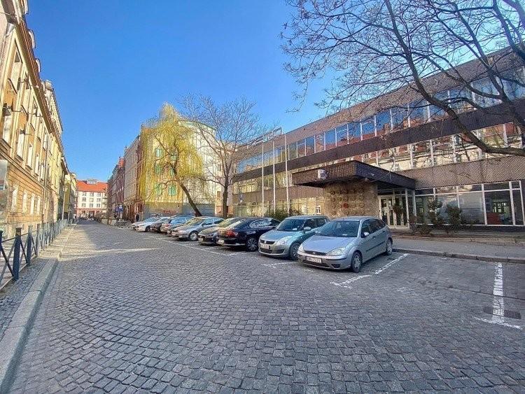 Wrocław: Ograniczenia w ruchu i parkowaniu na czterech ulicach