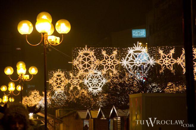 Demontują świąteczne iluminacje. Wszystkie dekoracje znikną wkrótce z ulic Wrocławia