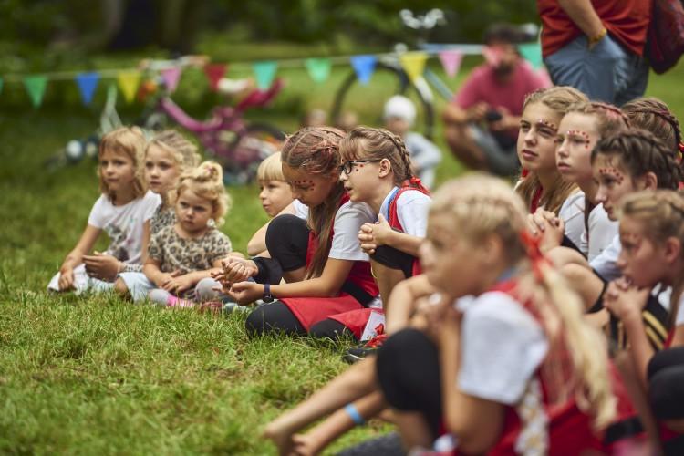 „Każdy może zostać artystą”. Trwają zapisy na warsztaty i półkolonie Brave Kids [PROGRAM]