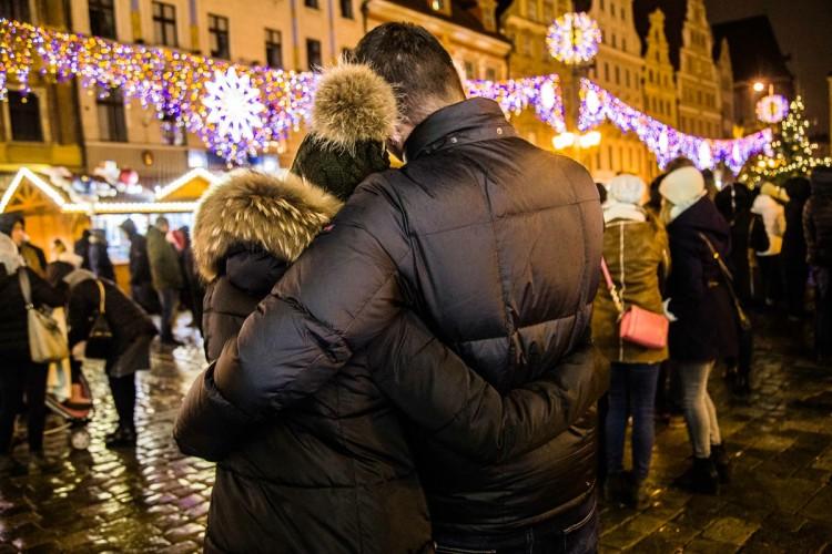 Na wrocławskim rynku zaśpiewano kolędy [ZDJĘCIA]
