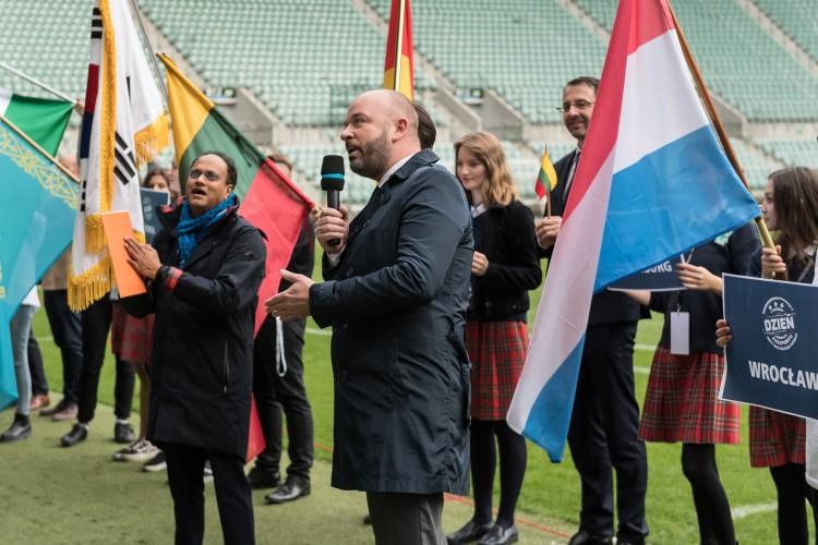 Dzień Paszportu na Stadionie Wrocław. 2,5 tys. dzieci poznało kultury innych krajów [ZDJĘCIA]